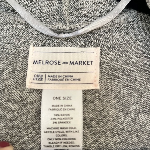 Everyday cozy wrap with hood/pockets NWOT model wearing light gray in 1st pic - Picture 5 of 8